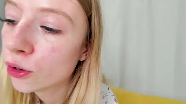 minidivaa  online show from March 5, 8:21 pm