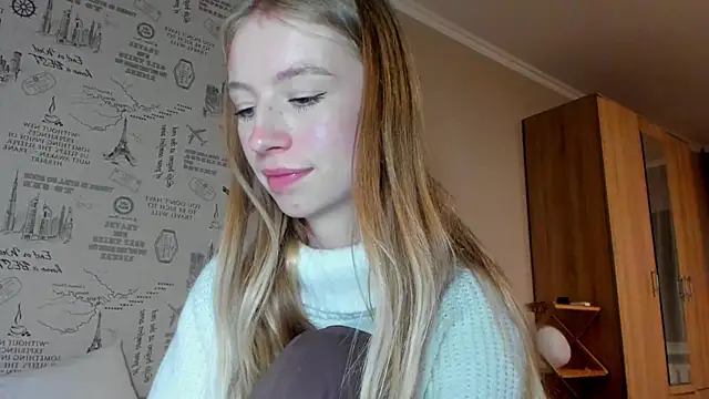 minidivaa  online show from October 12, 8:10 pm