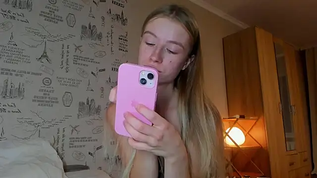 minidivaa  online show from October 19, 7:05 pm