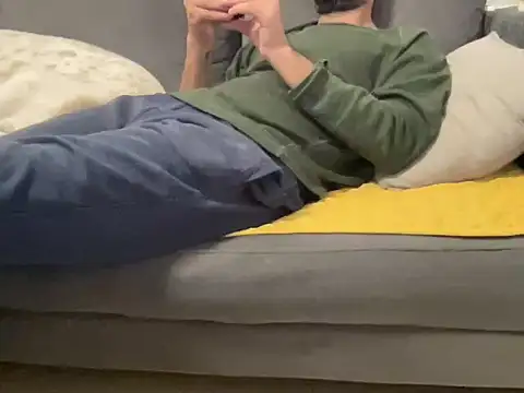 4small4inchlol online show from December 4, 11:48 pm