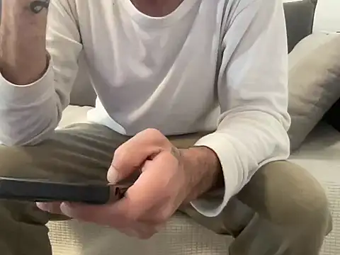 4small4inchlol online show from March 7, 12:54 pm