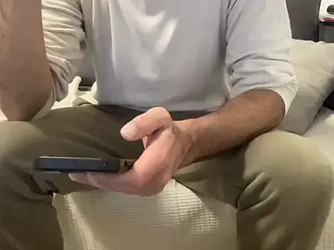 4small4inchlol online show from March 19, 7:47 pm