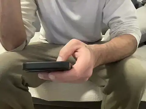 4small4inchlol online show from March 24, 4:07 pm