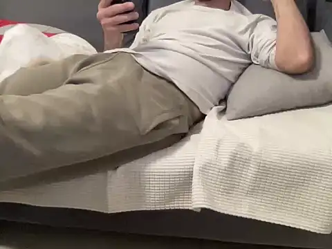 4small4inchlol online show from March 25, 3:33 pm