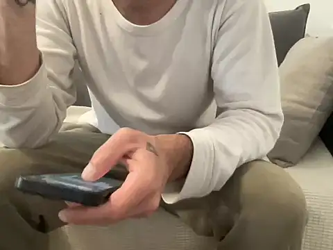 4small4inchlol online show from March 12, 2:10 pm