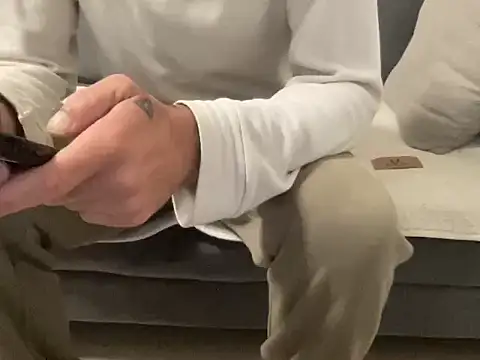 4small4inchlol online show from December 22, 7:58 pm