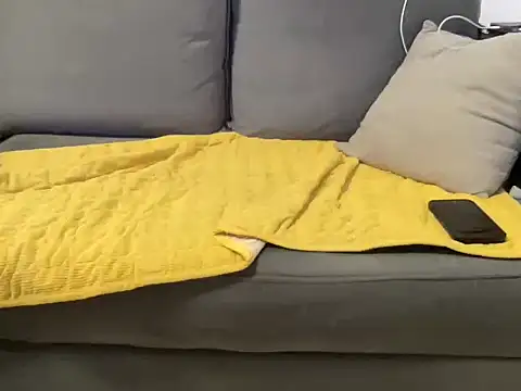 4small4inchlol online show from October 30, 7:00 pm