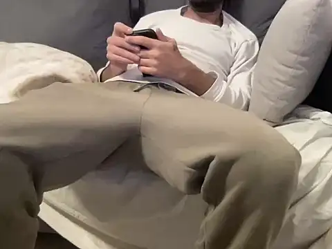 4small4inchlol online show from February 3, 8:25 pm