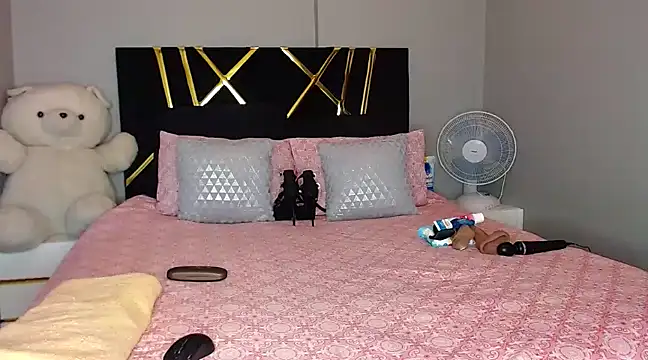 MissBigNipples online show from March 3, 4:21 am