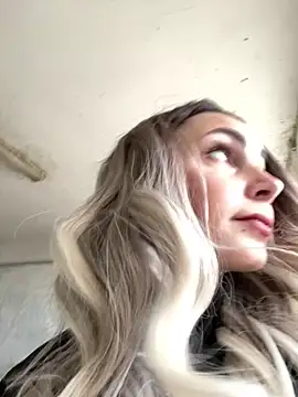 Snapshot of SandraCarter chatting on March 16, 5:03 am SandraCarter online show from March 16, 5:03 am