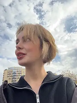 Snapshot of SandraCarter chatting on October 23, 7:18 am SandraCarter online show from October 23, 7:18 am