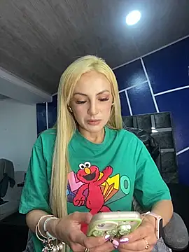 Snapshot of alicev_kitty chatting on March 6, 1:03 pm alicev kitty online show from March 6, 1:03 pm