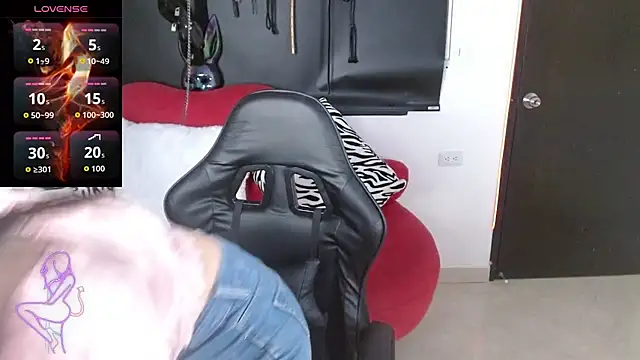 Carolaine69  online show from March 30, 1:23 pm