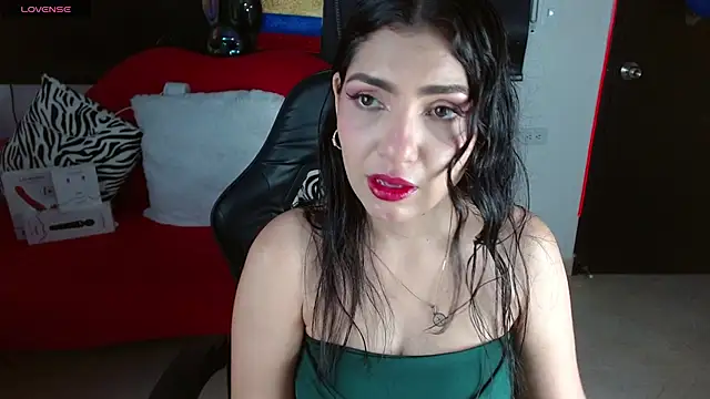 Snapshot of Carolaine69_ chatting on June 25, 1:38 pm Carolaine69 online show from June 25, 1:38 pm