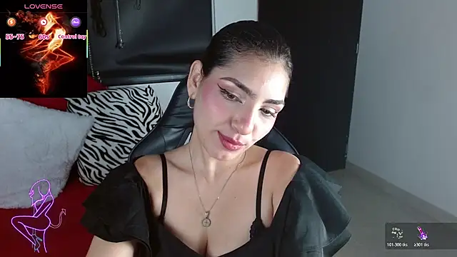 Snapshot of Carolaine69_ chatting on June 5, 1:28 pm Carolaine69 online show from June 5, 1:28 pm