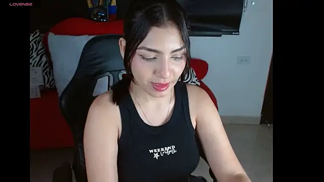 Snapshot of Carolaine69_ chatting on July 11, 1:44 pm Carolaine69 online show from July 11, 1:44 pm
