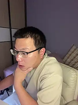 Snapshot of YoY-man chatting on March 11, 7:35 am YoY-man online show from March 11, 7:35 am