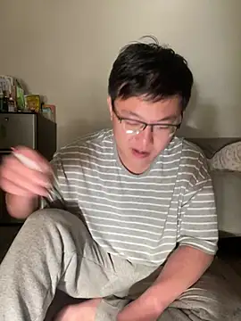 Snapshot of YoY-man chatting on January 17, 9:49 am YoY-man online show from January 17, 9:49 am