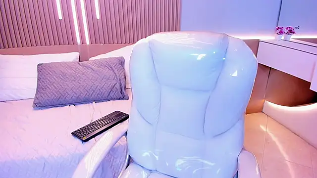 Sexy paradise18  online show from April 11, 7:45 am