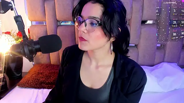ValerieKay  online show from March 8, 3:45 pm