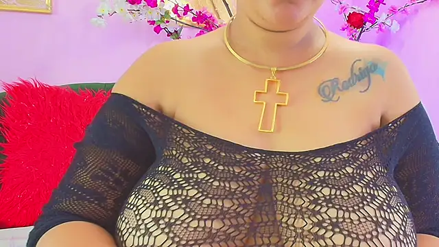 almendraevans online show from November 26, 11:54 am