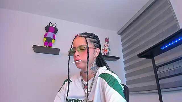 Gangster Girl online show from December 21, 9:26 pm