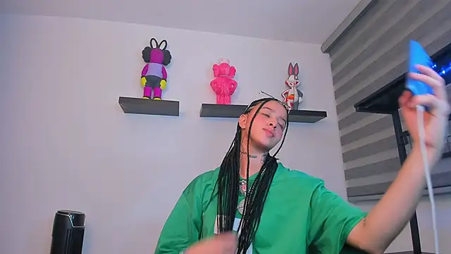 Gangster Girl online show from December 19, 5:54 am