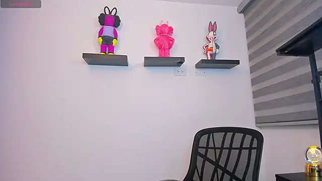 Gangster Girl online show from March 24, 11:38 pm