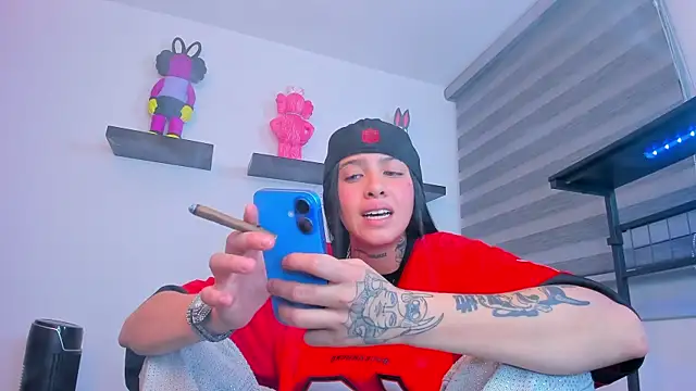 Gangster Girl online show from November 12, 1:43 am