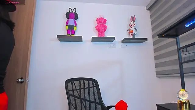 Gangster Girl online show from February 10, 11:15 pm