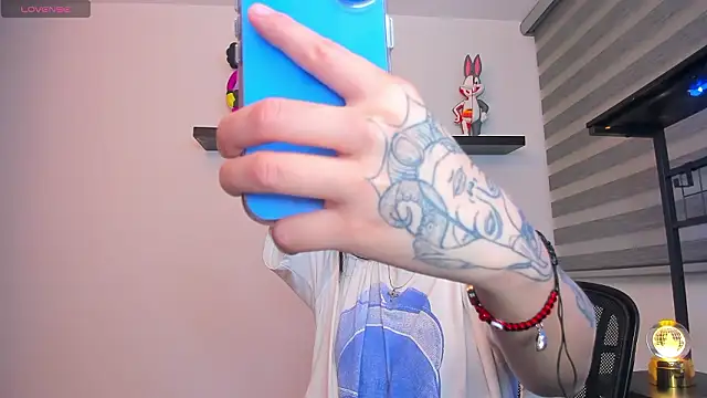 Gangster Girl online show from February 7, 3:25 am