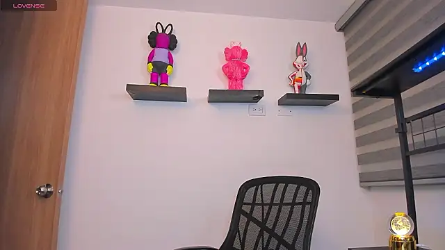 Gangster Girl online show from March 3, 5:14 am