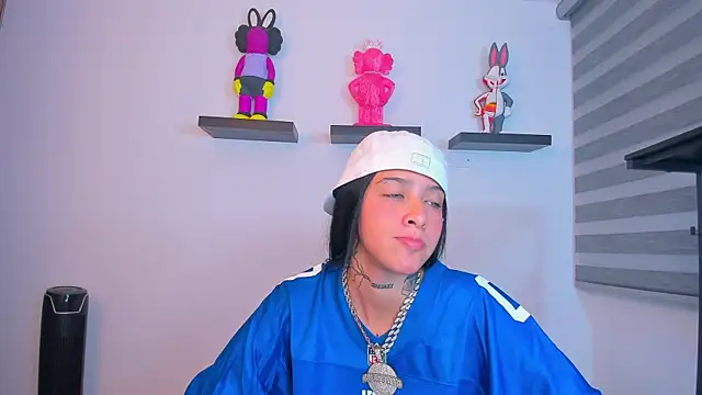 Gangster Girl online show from October 22, 4:23 am