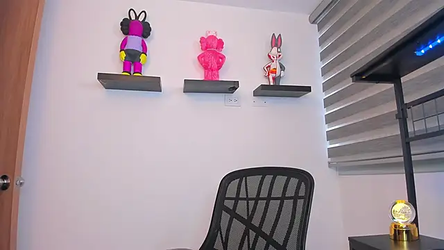 Gangster Girl online show from April 10, 5:31 pm