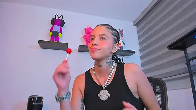 Gangster Girl online show from November 2, 5:40 pm