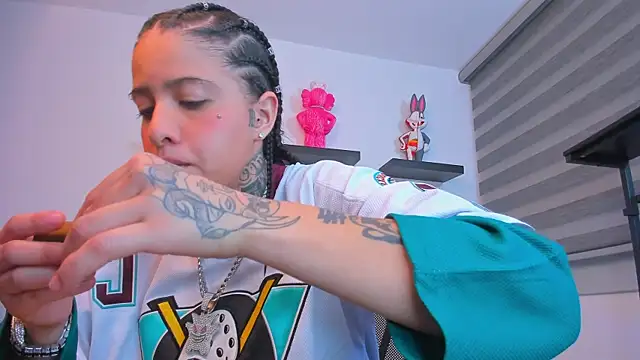 Gangster Girl online show from November 10, 5:56 am