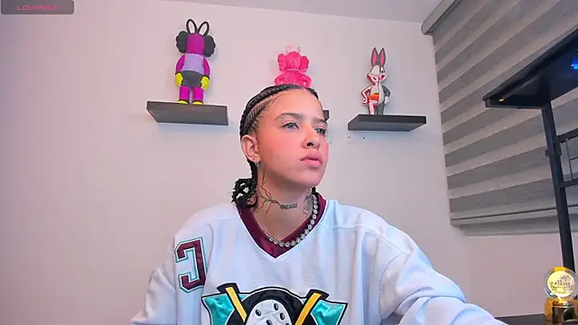 Gangster Girl online show from April 8, 11:50 pm