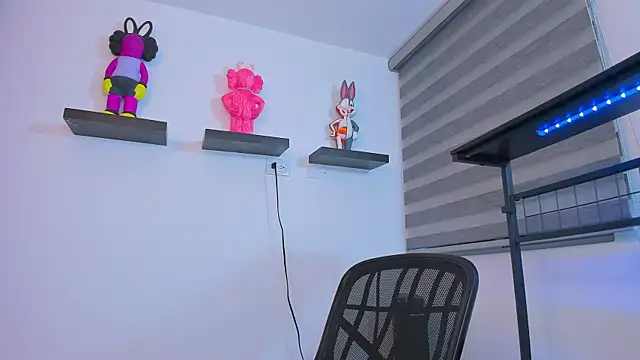 Gangster Girl online show from November 20, 12:55 am