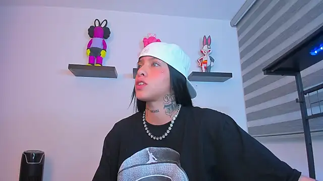 Gangster Girl online show from October 21, 7:19 am