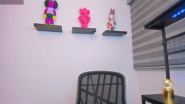 Gangster Girl online show from March 17, 11:30 pm