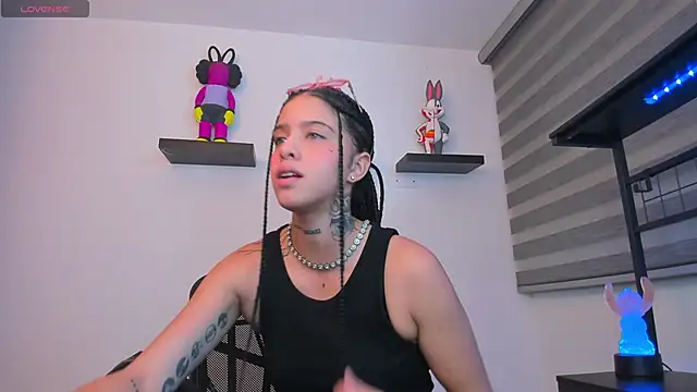 Gangster Girl online show from January 14, 4:05 am