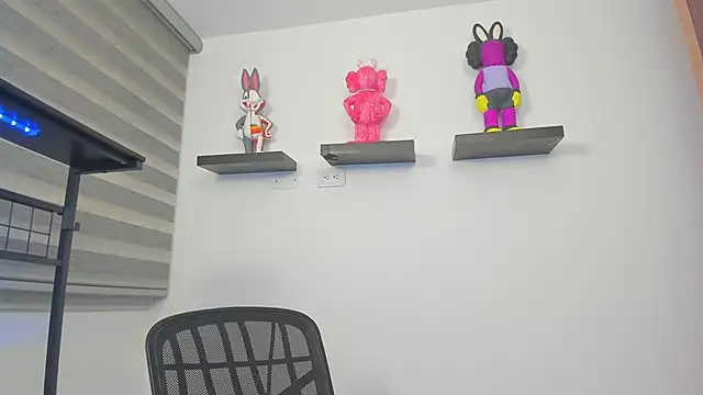 Gangster Girl online show from May 14, 5:04 am