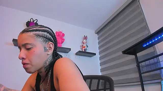 Gangster Girl online show from November 30, 2:51 pm