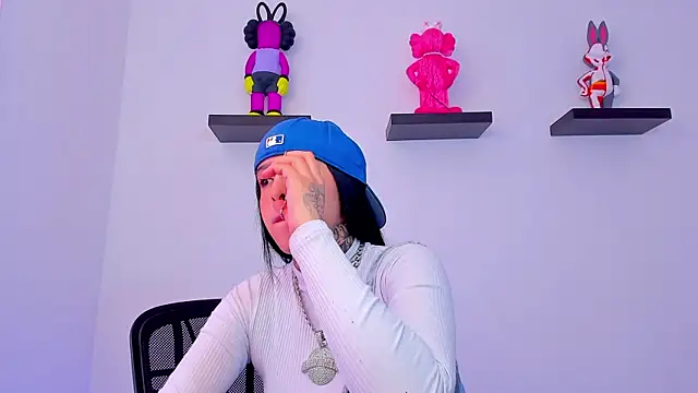 Snapshot of Gangster_Girl chatting on February 8, 5:29 pm Gangster Girl online show from February 8, 5:29 pm