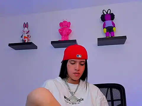 Snapshot of Gangster_Girl chatting on February 10, 12:41 am Gangster Girl online show from February 10, 12:41 am
