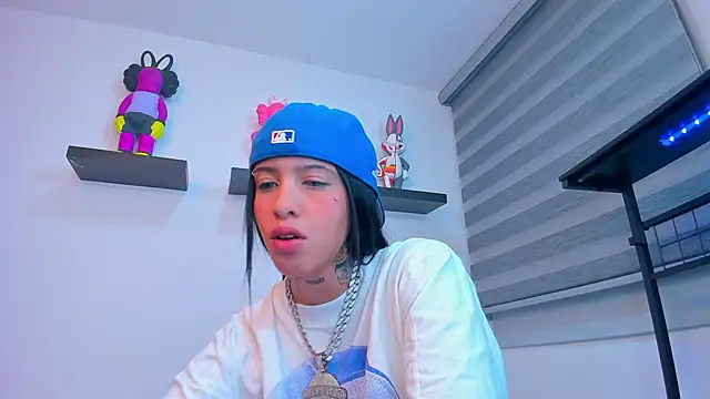 Gangster Girl online show from October 28, 1:17 am