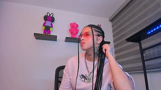 Gangster Girl online show from December 23, 4:12 am