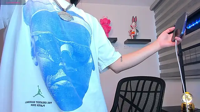 Gangster Girl online show from February 24, 7:59 pm