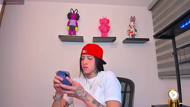 Gangster Girl online show from March 12, 6:28 am