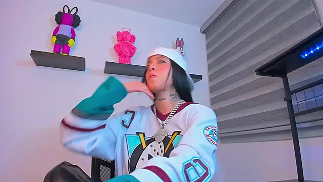 Gangster Girl online show from October 29, 4:11 am